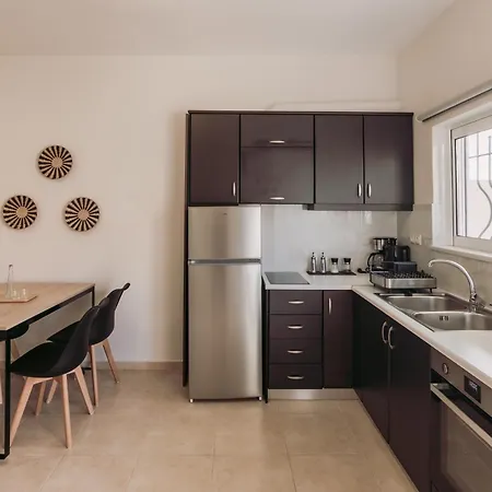 Ibis Chania,close To The 干尼亞