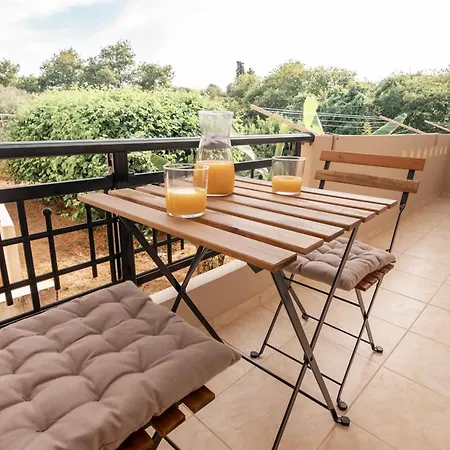 Ibis Chania,close To The 干尼亞