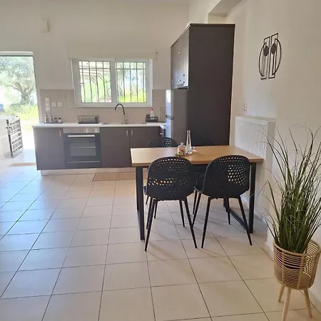 Ibis Chania,close To The Appartamento La Canea